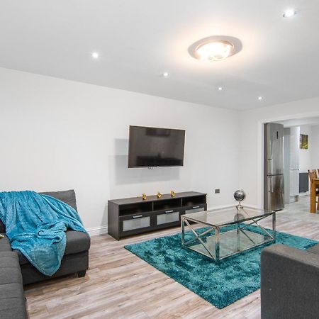 Onsitestays - Spacious 3 Bed House With Garden, Wifi & 4 Plus Parking グレーブゼンド エクステリア 写真