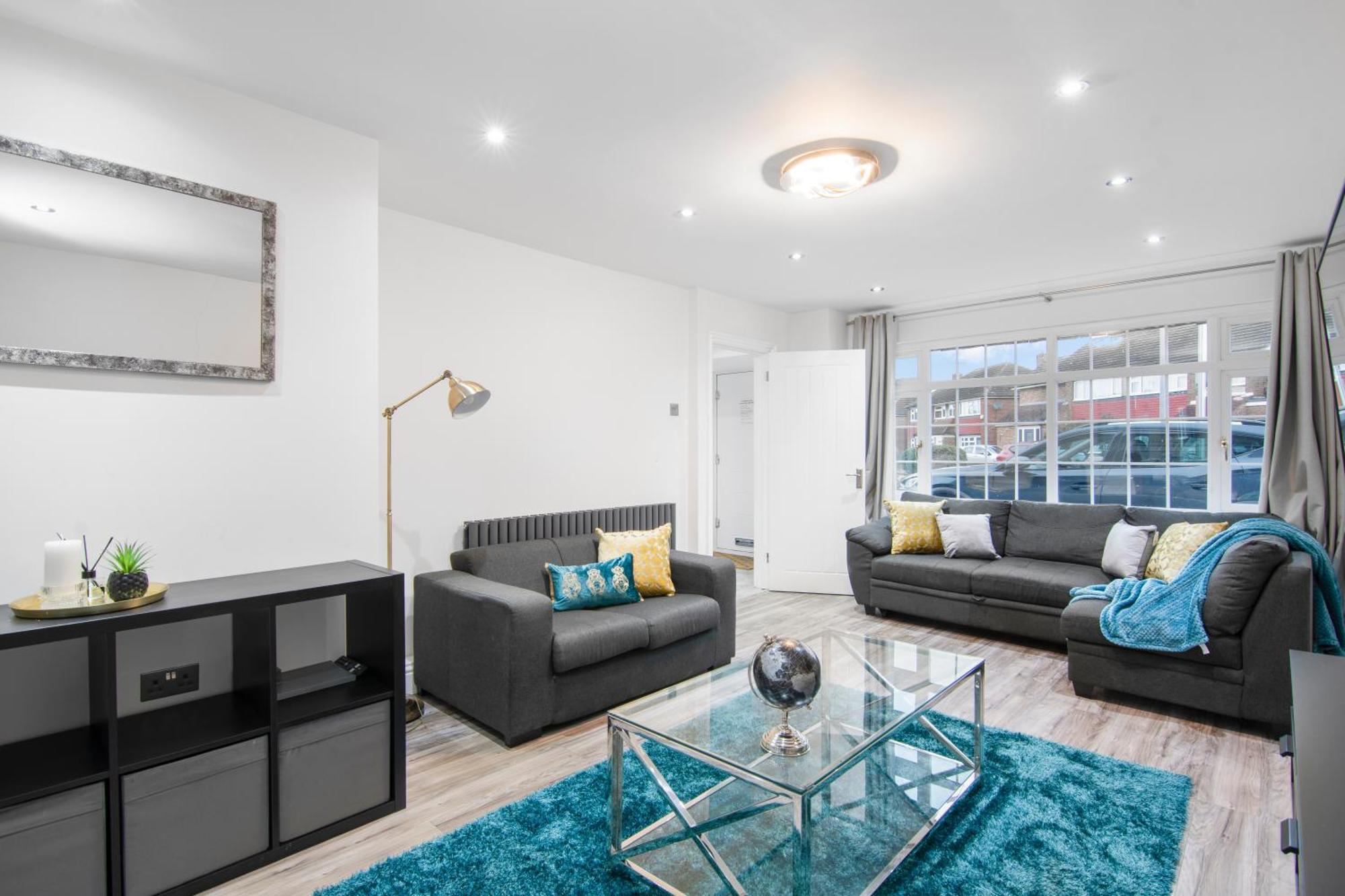 Onsitestays - Spacious 3 Bed House With Garden, Wifi & 4 Plus Parking グレーブゼンド エクステリア 写真