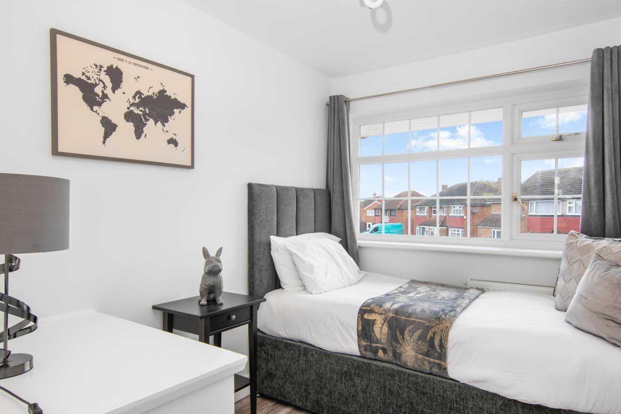 Onsitestays - Spacious 3 Bed House With Garden, Wifi & 4 Plus Parking グレーブゼンド エクステリア 写真