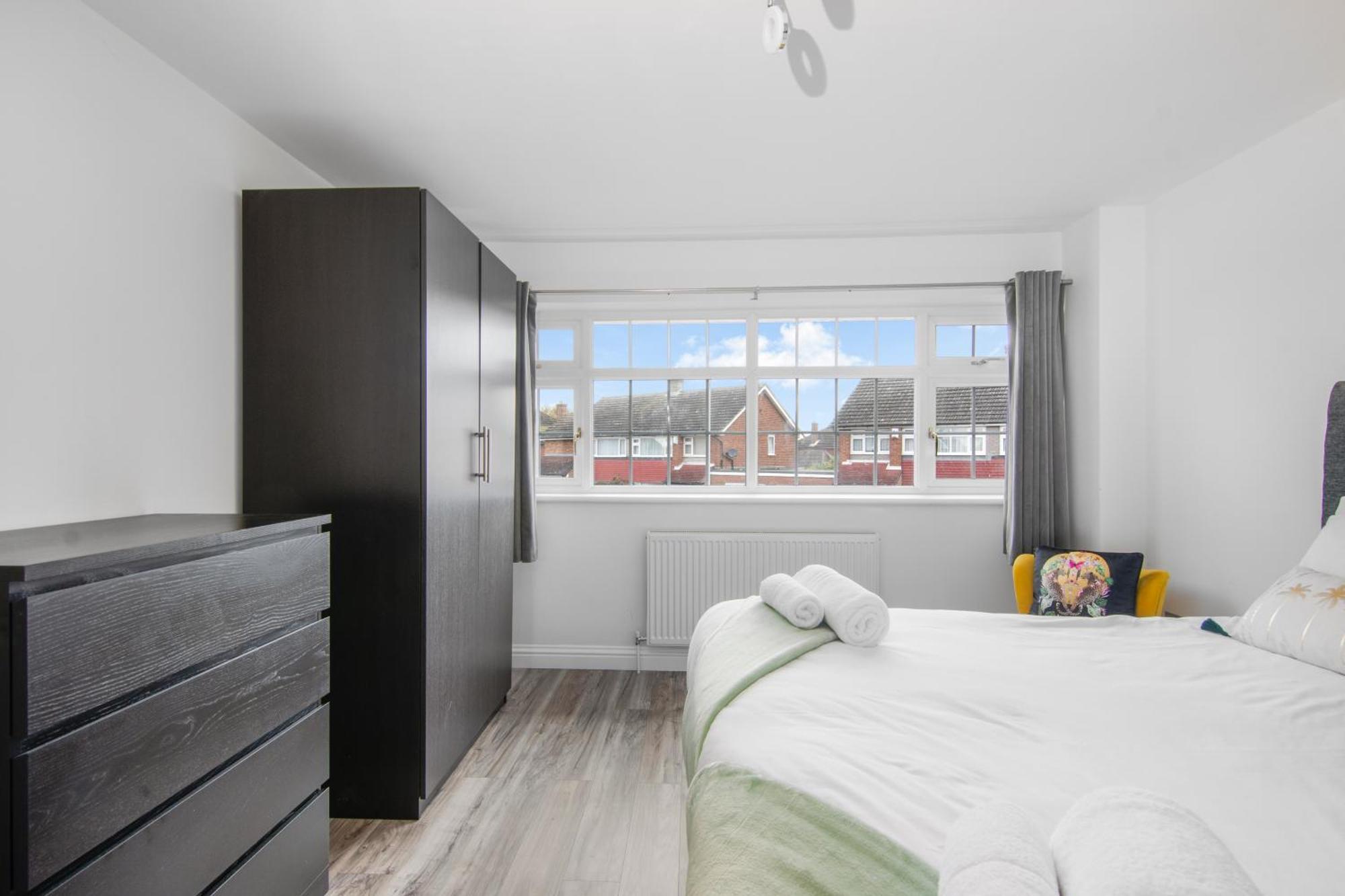 Onsitestays - Spacious 3 Bed House With Garden, Wifi & 4 Plus Parking グレーブゼンド エクステリア 写真