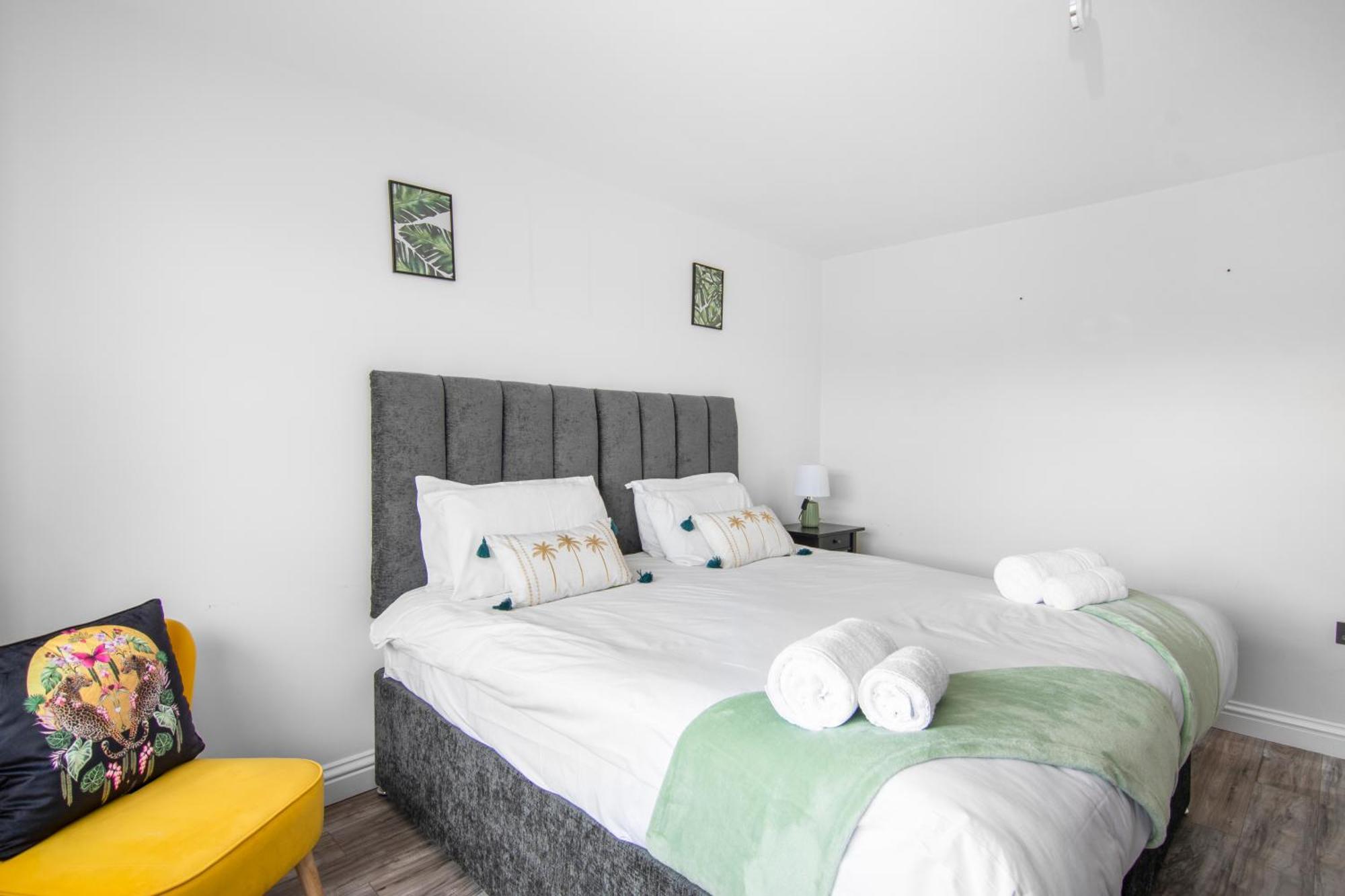 Onsitestays - Spacious 3 Bed House With Garden, Wifi & 4 Plus Parking グレーブゼンド エクステリア 写真